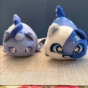 Aphmau MeeMeows plushies, specifically the Moon Cat and Galaxy Cat